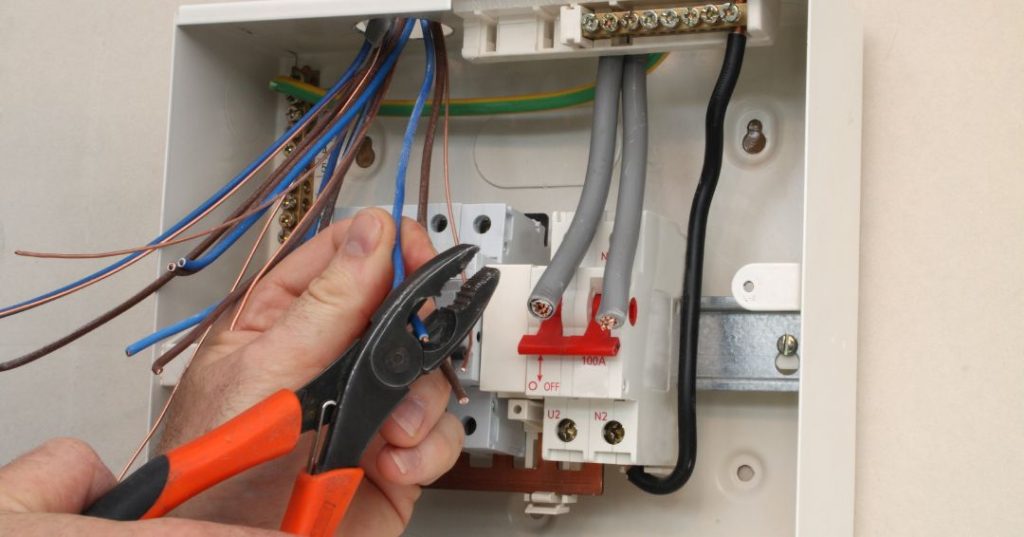 Circuitos e fiações elétricas em Bauru