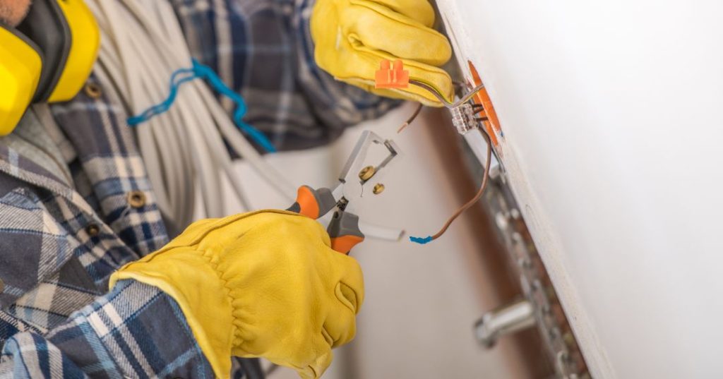 Consertos e manutenções elétricas em Bauru